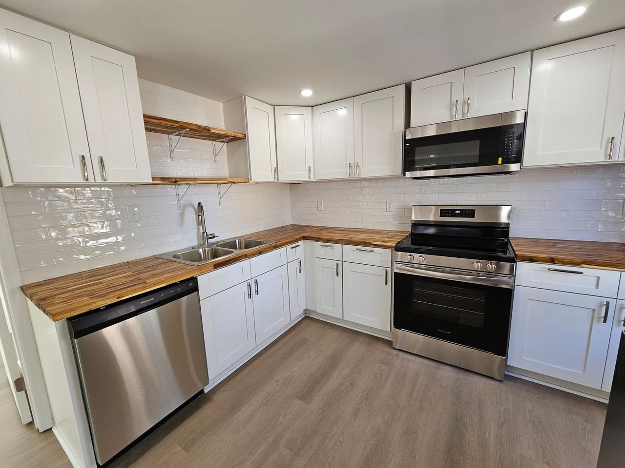 203 17th St Uppr - Photo 3 of 9