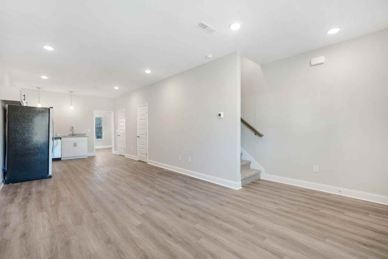 36 Highland Bluff Way - Photo 3 of 49