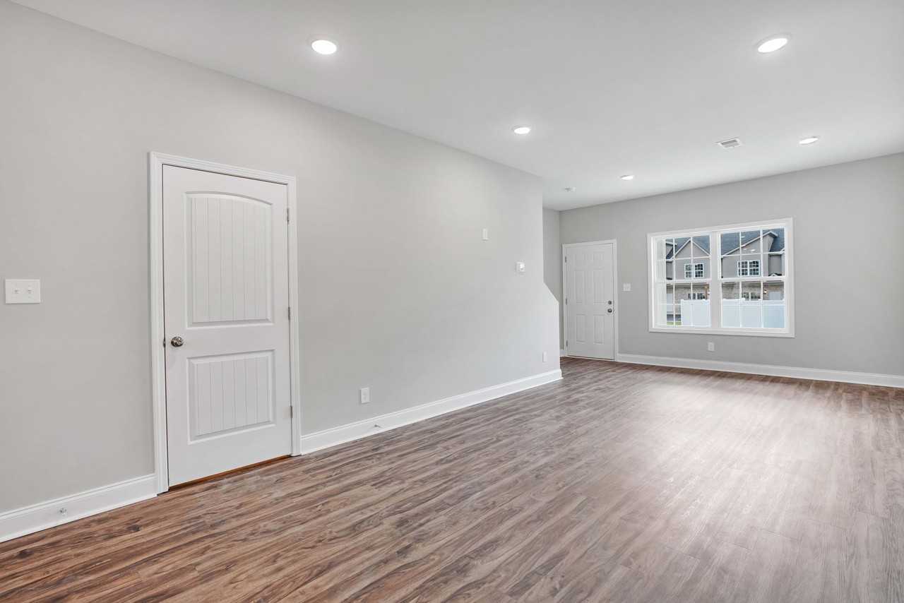 541 541 New S Dr - Photo 5 of 37