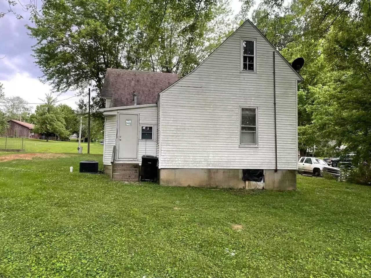 223 Clara Street - Photo 3 of 18