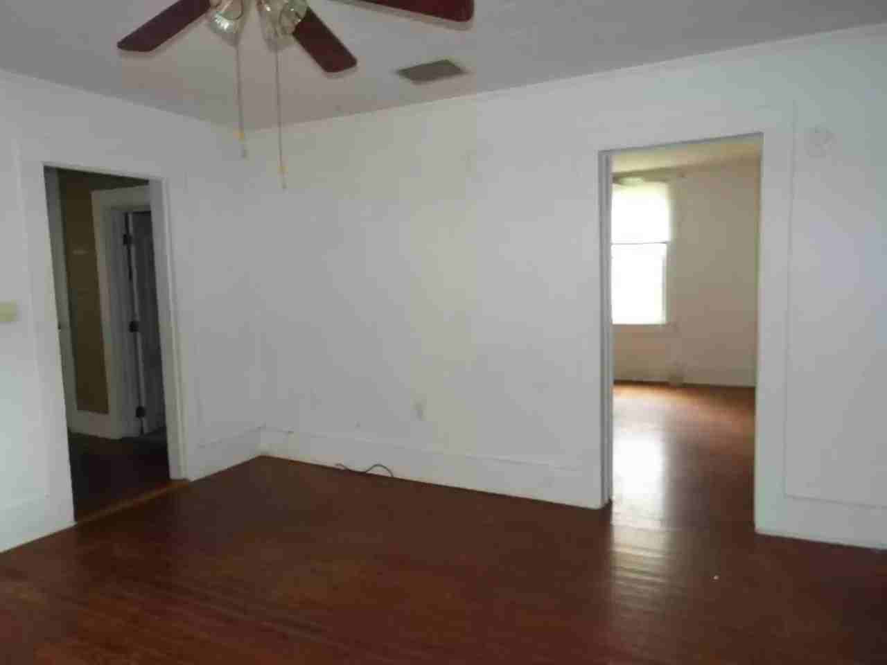 223 Clara Street - Photo 4 of 18