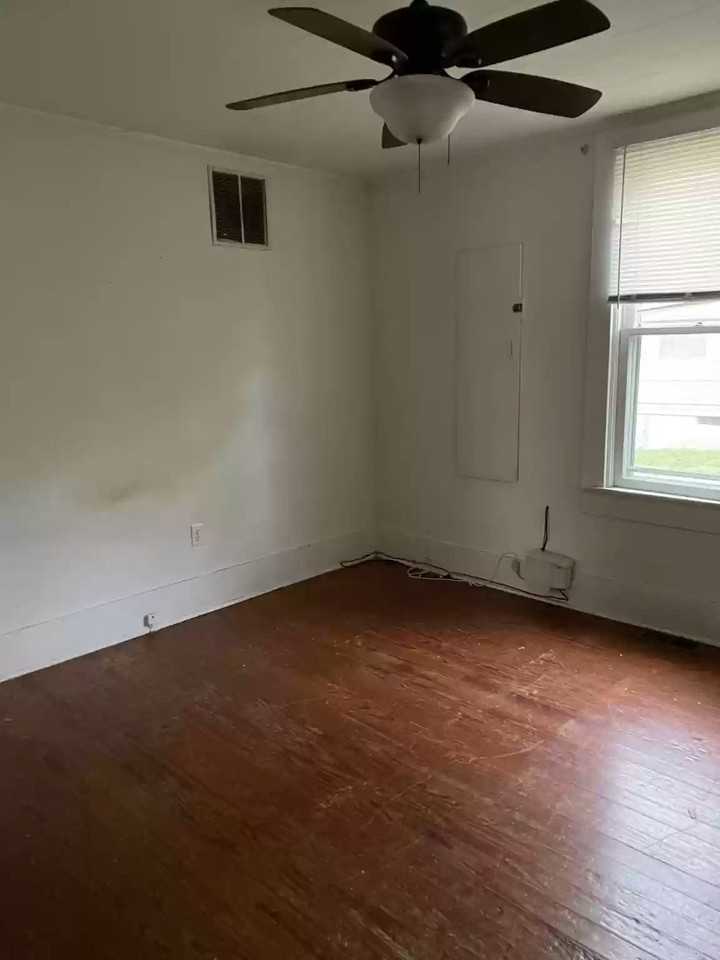 223 Clara Street - Photo 6 of 18