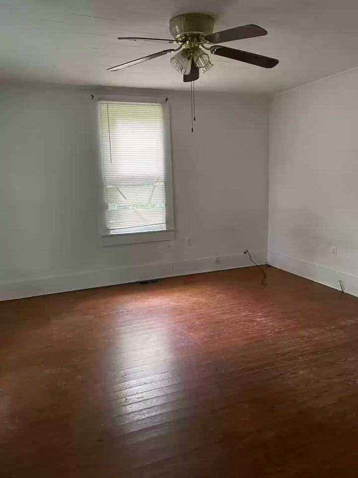 223 Clara Street - Photo 7 of 18