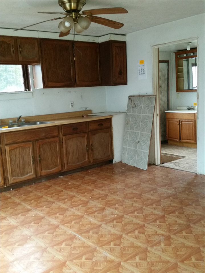 100 Dean Street - Photo 4 of 19