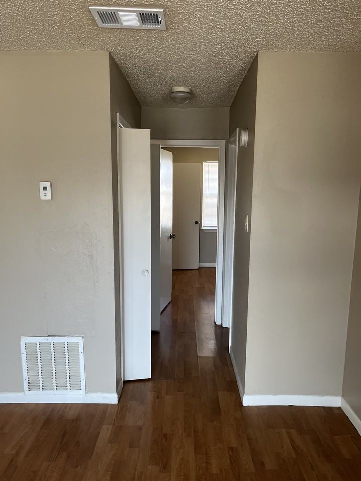 2205 Jennifer - Photo 2 of 10