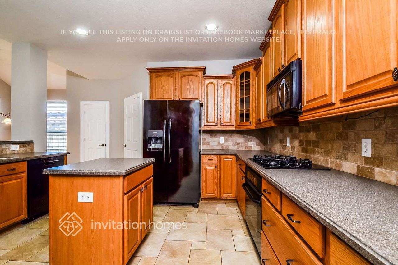 1414 Nighthawk Dr - Photo 3 of 15