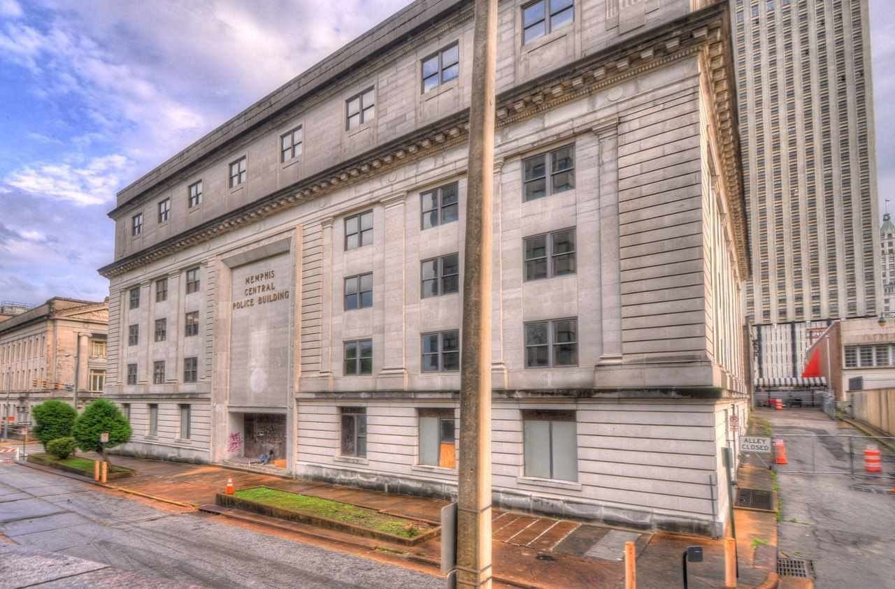 128 Adams Ave - Photo 4 of 11