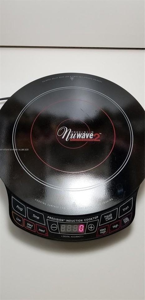 5445 Collins Ave #528 - Photo 5 of 37