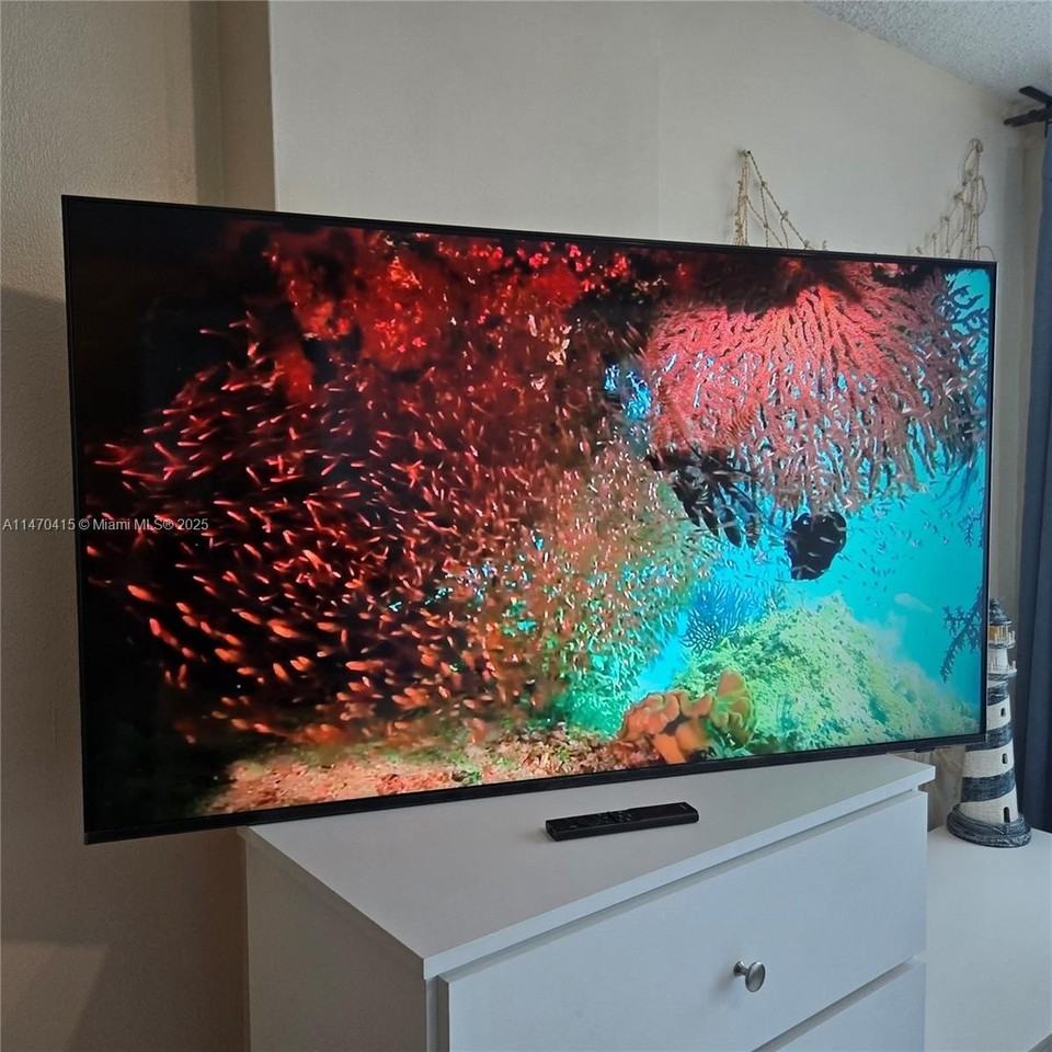 5445 Collins Ave #528 - Photo 7 of 37