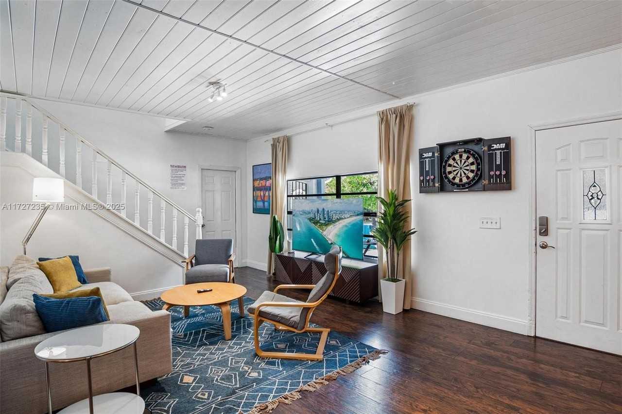 1428 Sw 11th Ter #NA - Photo 2 of 36