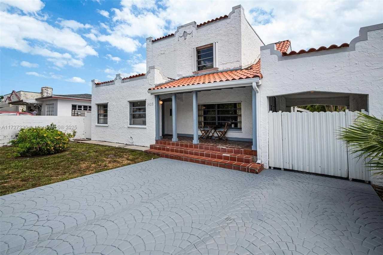 1428 Sw 11th Ter #NA - Photo 4 of 36