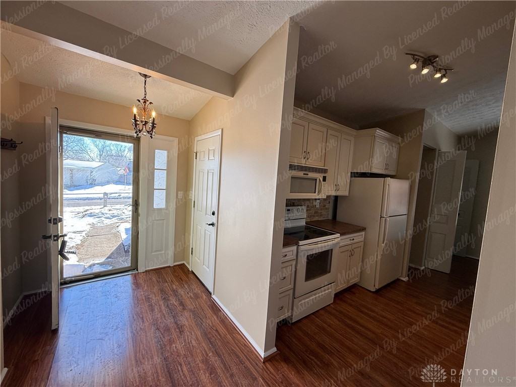 2399 Cross Village Dr - Photo 4 of 34