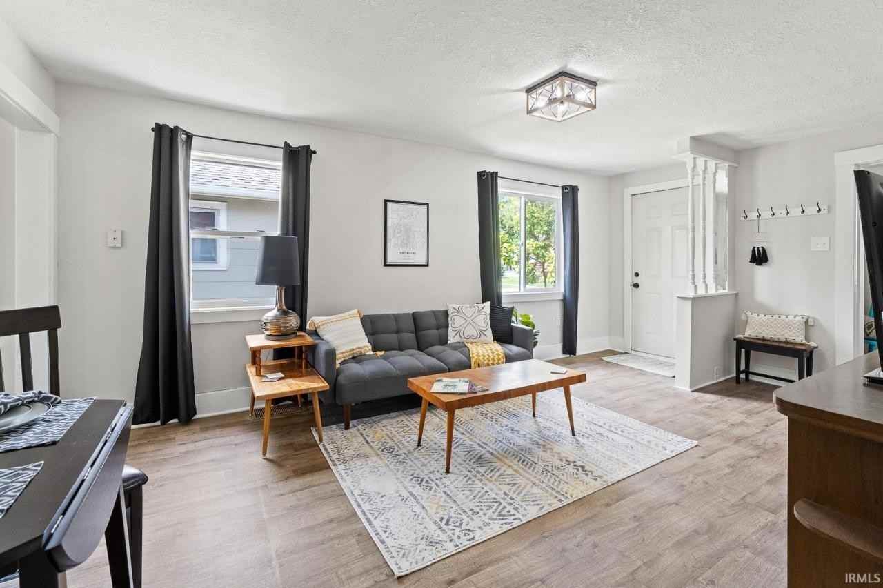 737 Lillian Ave - Photo 4 of 30