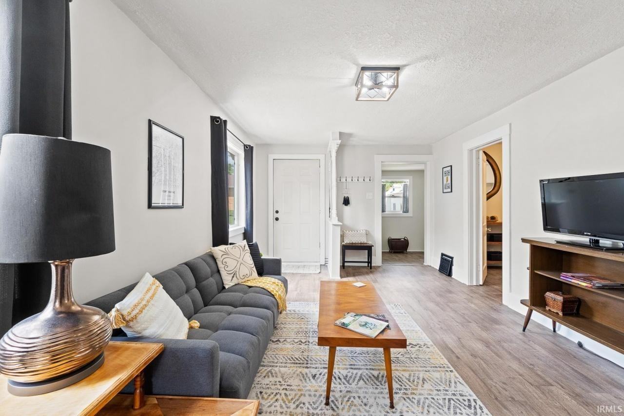 737 Lillian Ave - Photo 5 of 30