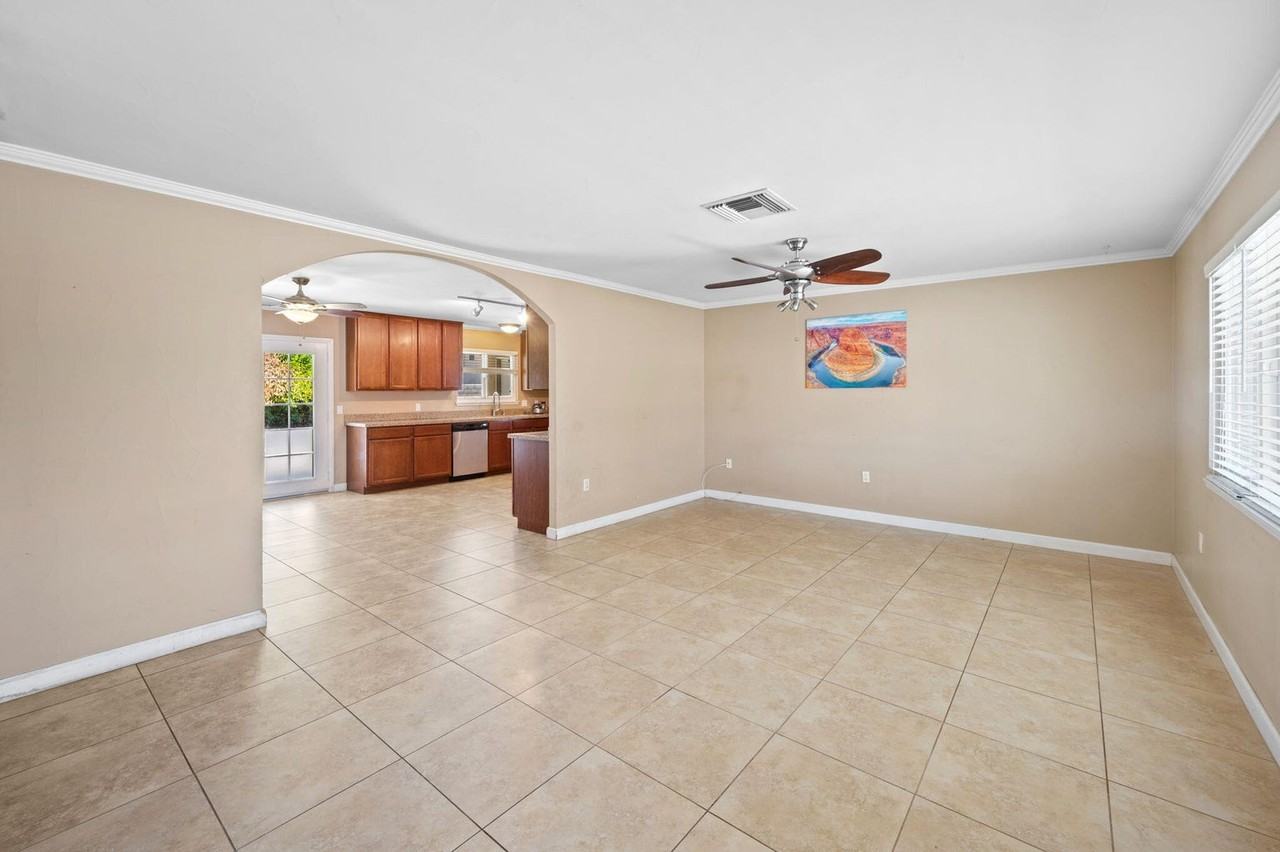 43120 Texas Ave - Photo 3 of 32