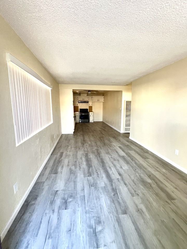 9638 California Ave - Photo 2 of 10
