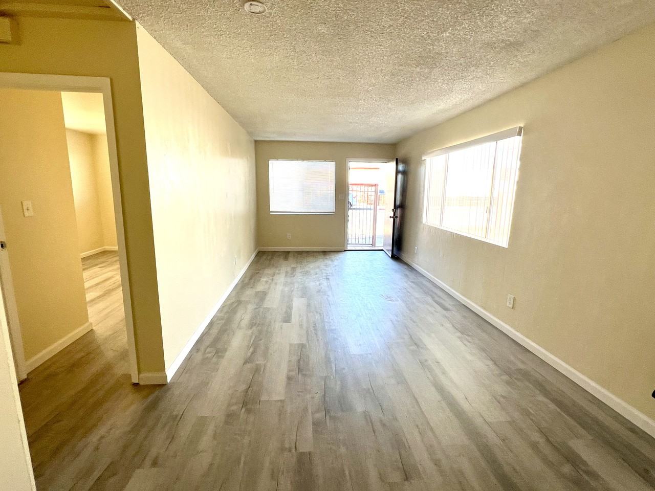 9638 California Ave - Photo 3 of 10