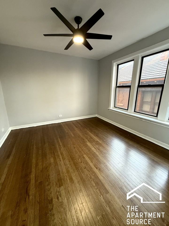 1022 E Hyde Park Blvd #3S - Photo 7 of 9