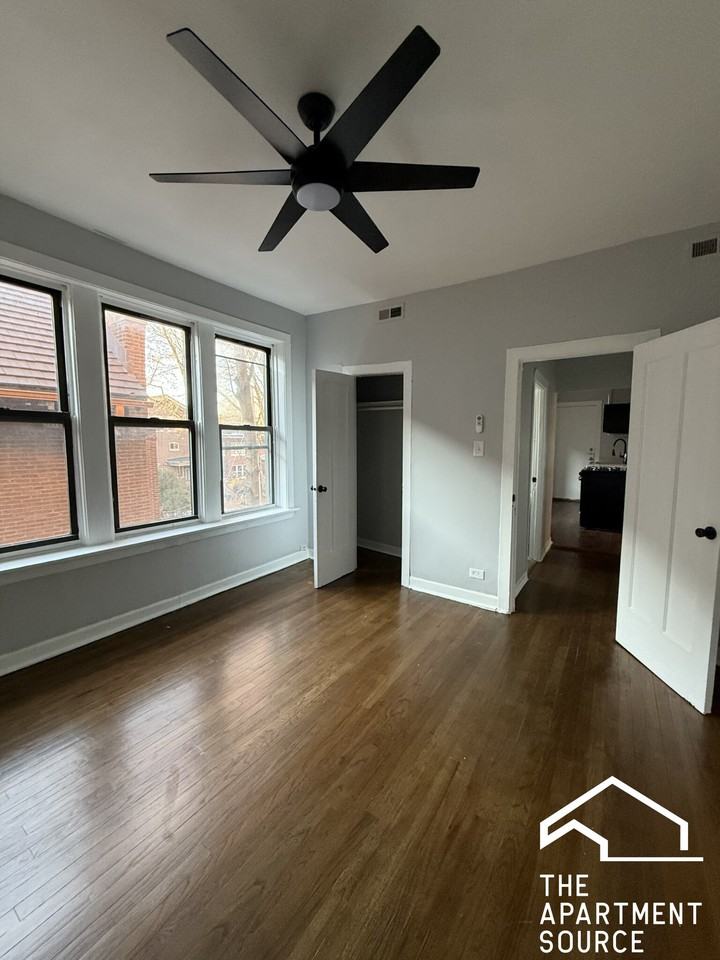 1022 E Hyde Park Blvd #3S - Photo 5 of 9