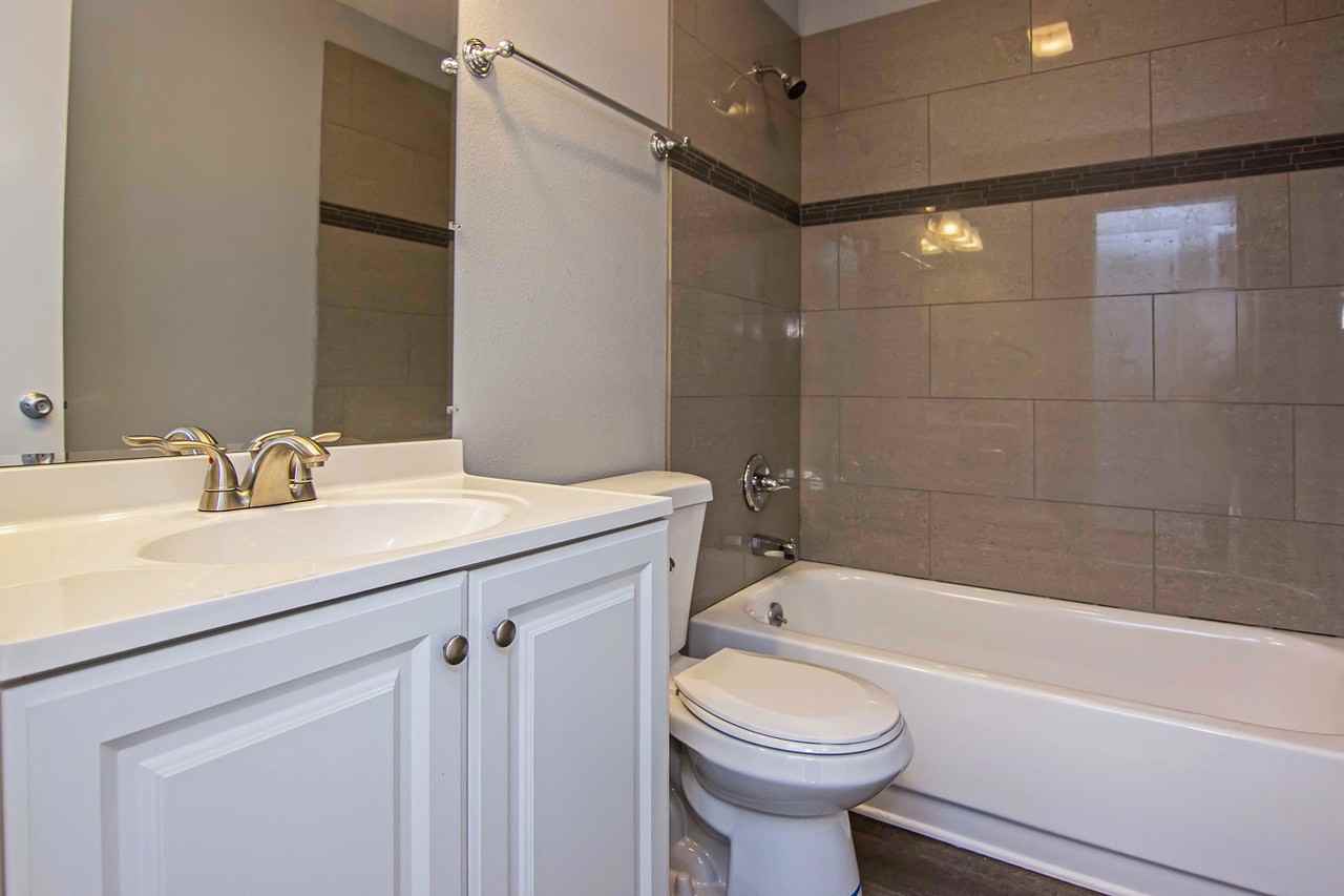 2314 - 2318 NE Multnomah St. - Photo 4 of 18