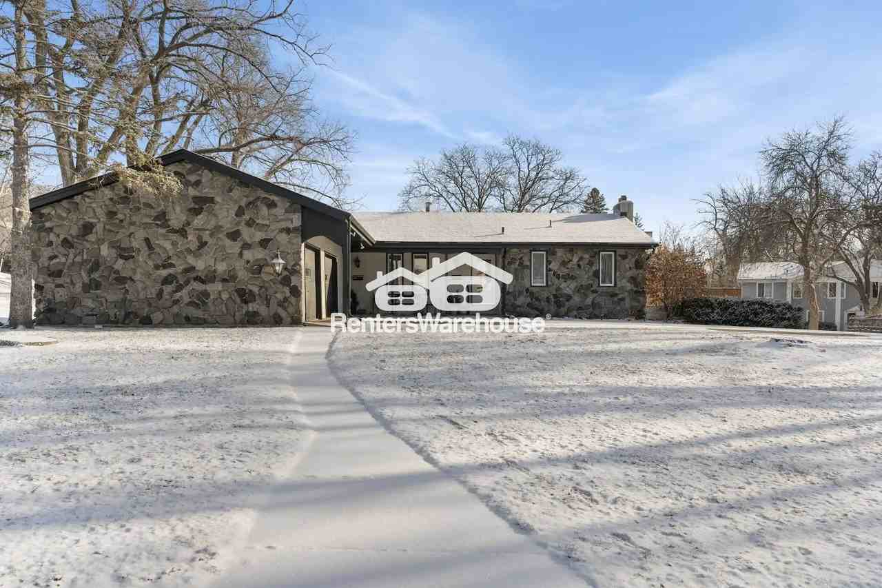 1338 Edgewood Ave N - Photo 2 of 32
