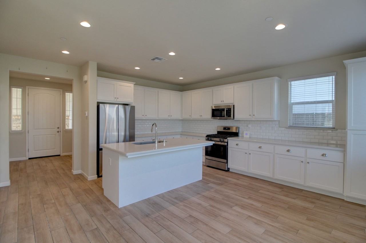 4304 Limelight Way - Photo 3 of 24