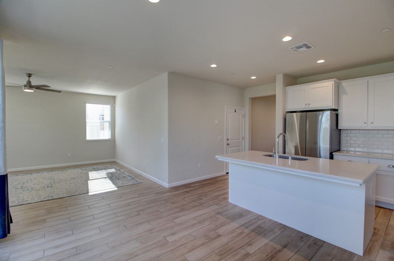 4304 Limelight Way - Photo 7 of 24