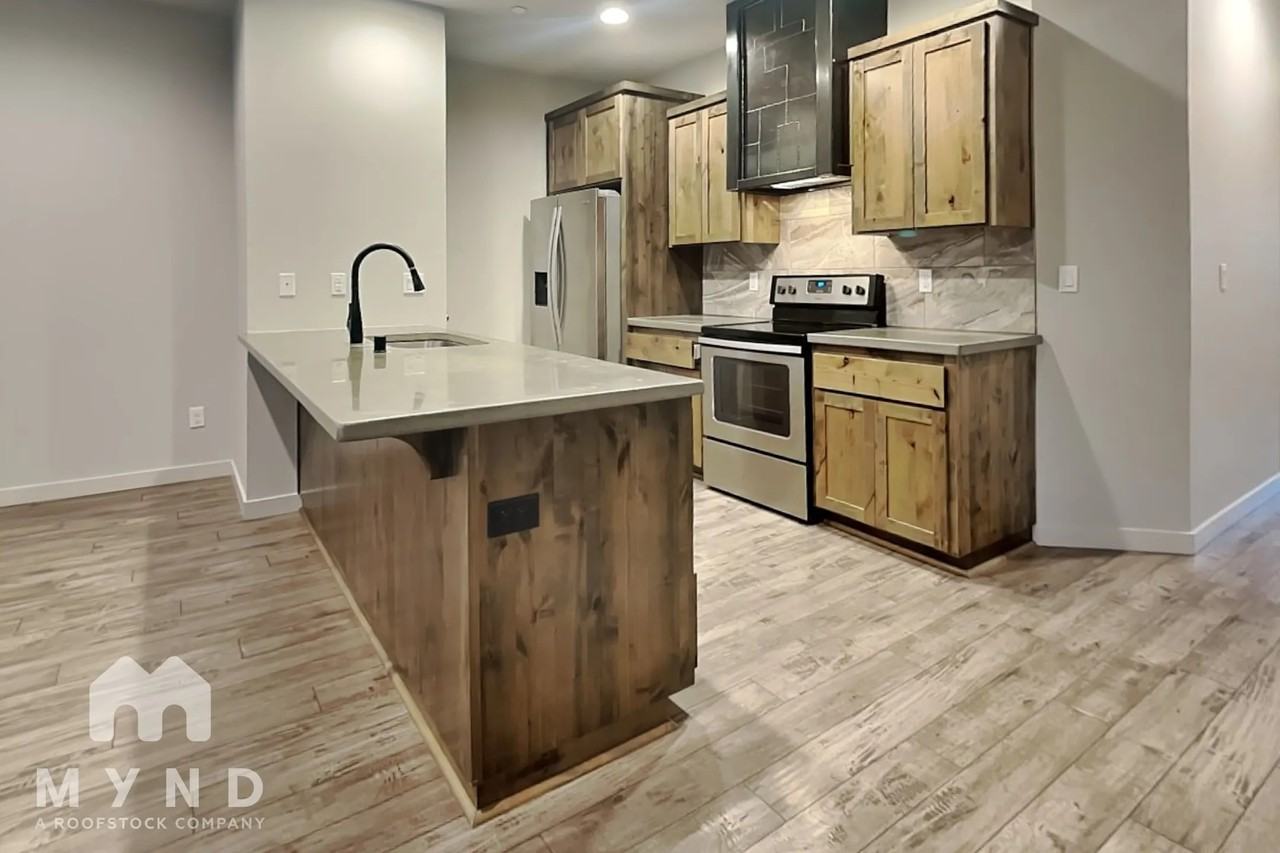 137 N 44th Pl - Photo 2 of 20
