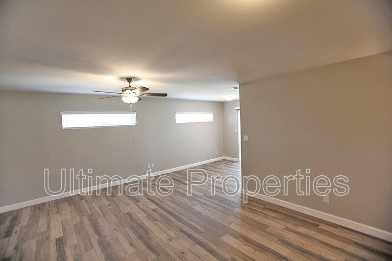 5520 W Alice Ave - Photo 2 of 12