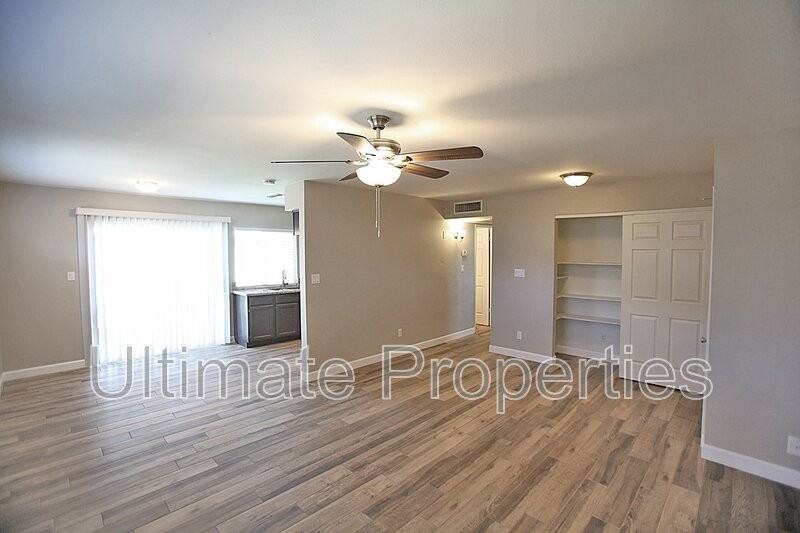 5520 W Alice Ave - Photo 3 of 12