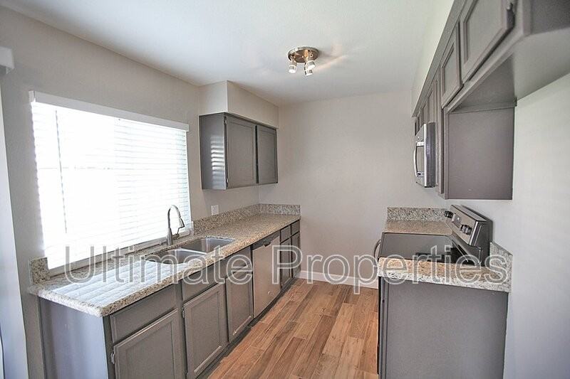 5520 W Alice Ave - Photo 7 of 12