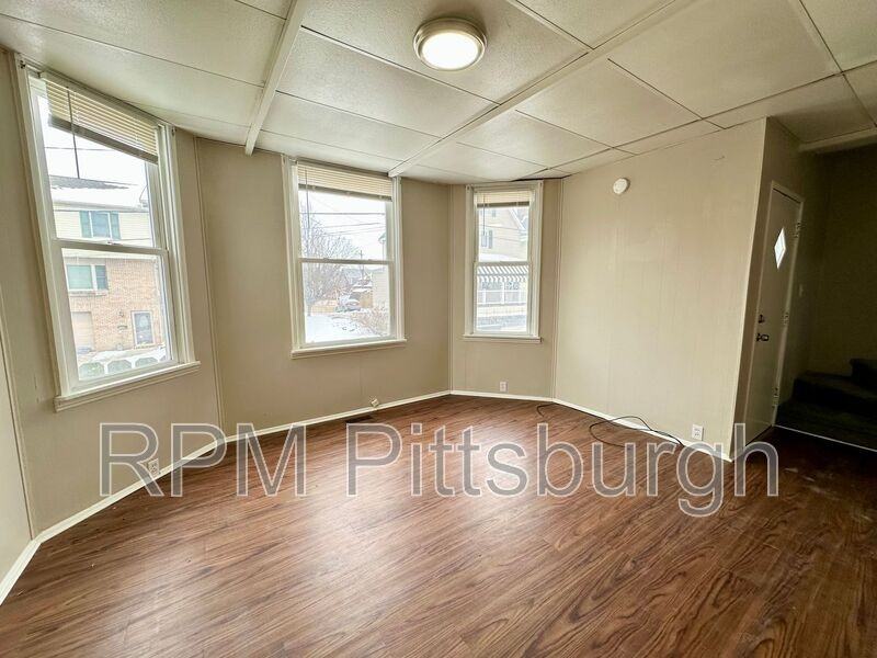 310 Santos St - Photo 2 of 13