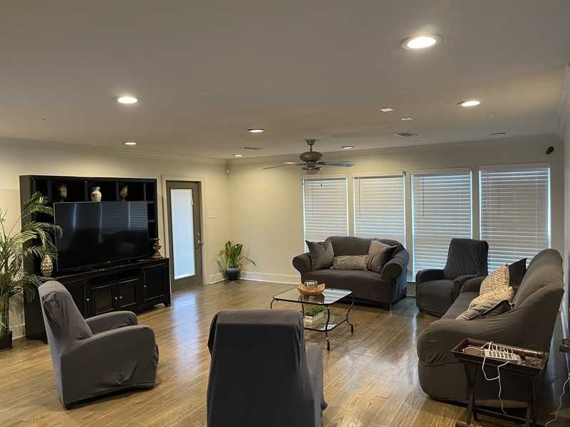 1359 Crescent Dr - Photo 2 of 12