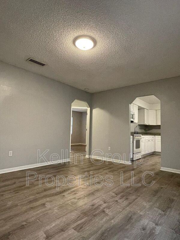 1035 N Brunnell Pkwy - Photo 3 of 15