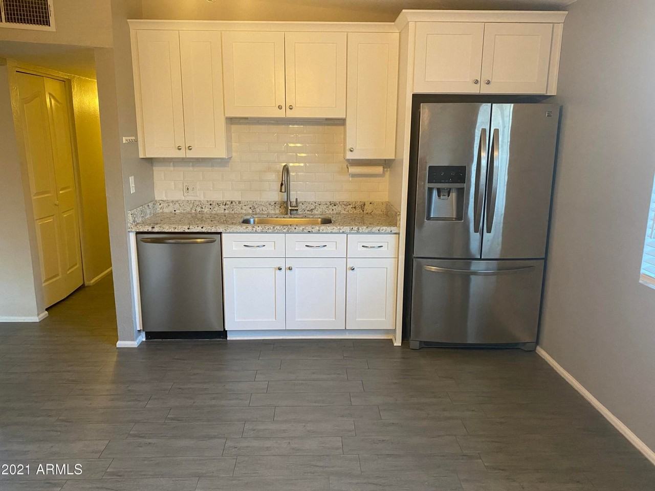 325 E Continental Dr - Photo 3 of 16