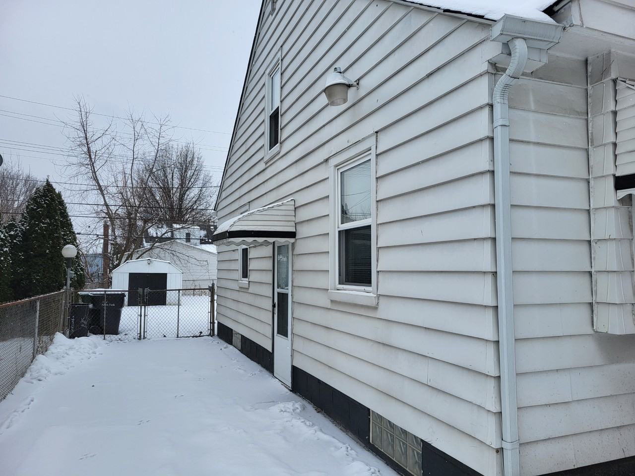 14853 Euclid Ave - Photo 2 of 15