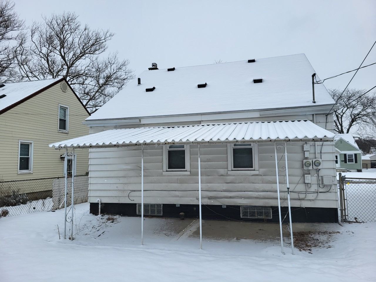 14853 Euclid Ave - Photo 3 of 15