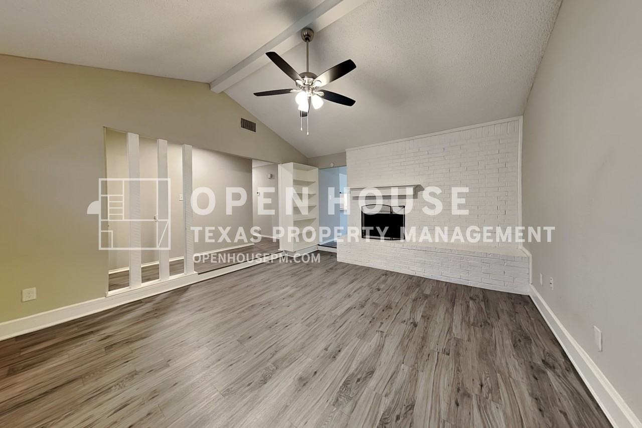 4819 Butterfield Rd - Photo 3 of 19