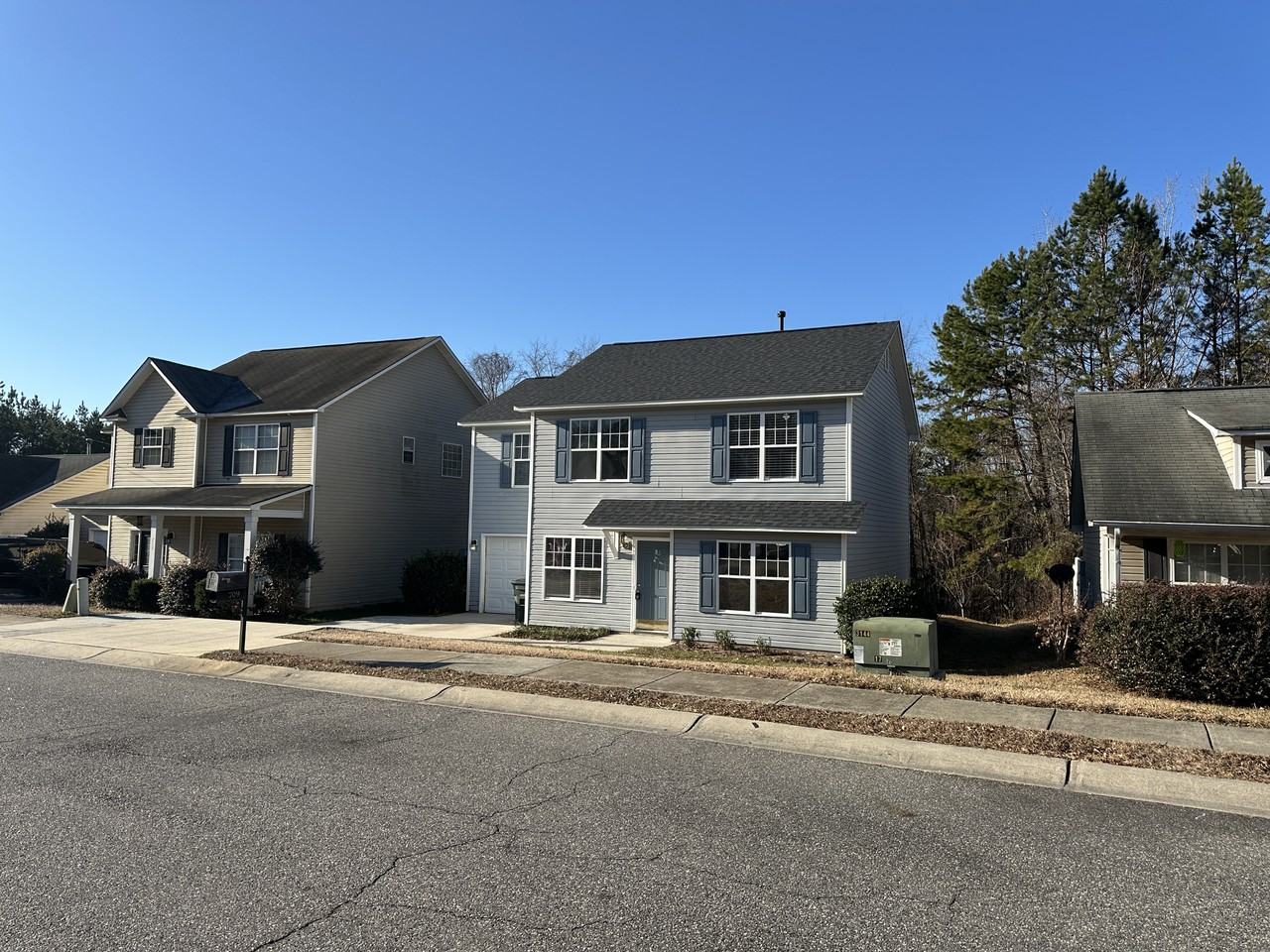 709 Raindrops Rd - Photo 2 of 44