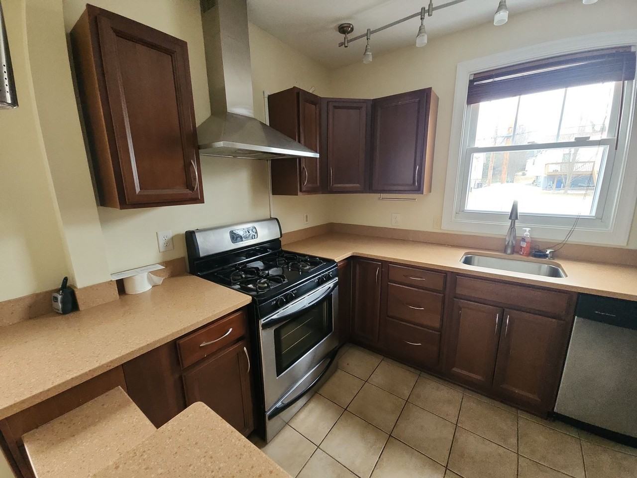 2804 Christopher Ave - Photo 7 of 41