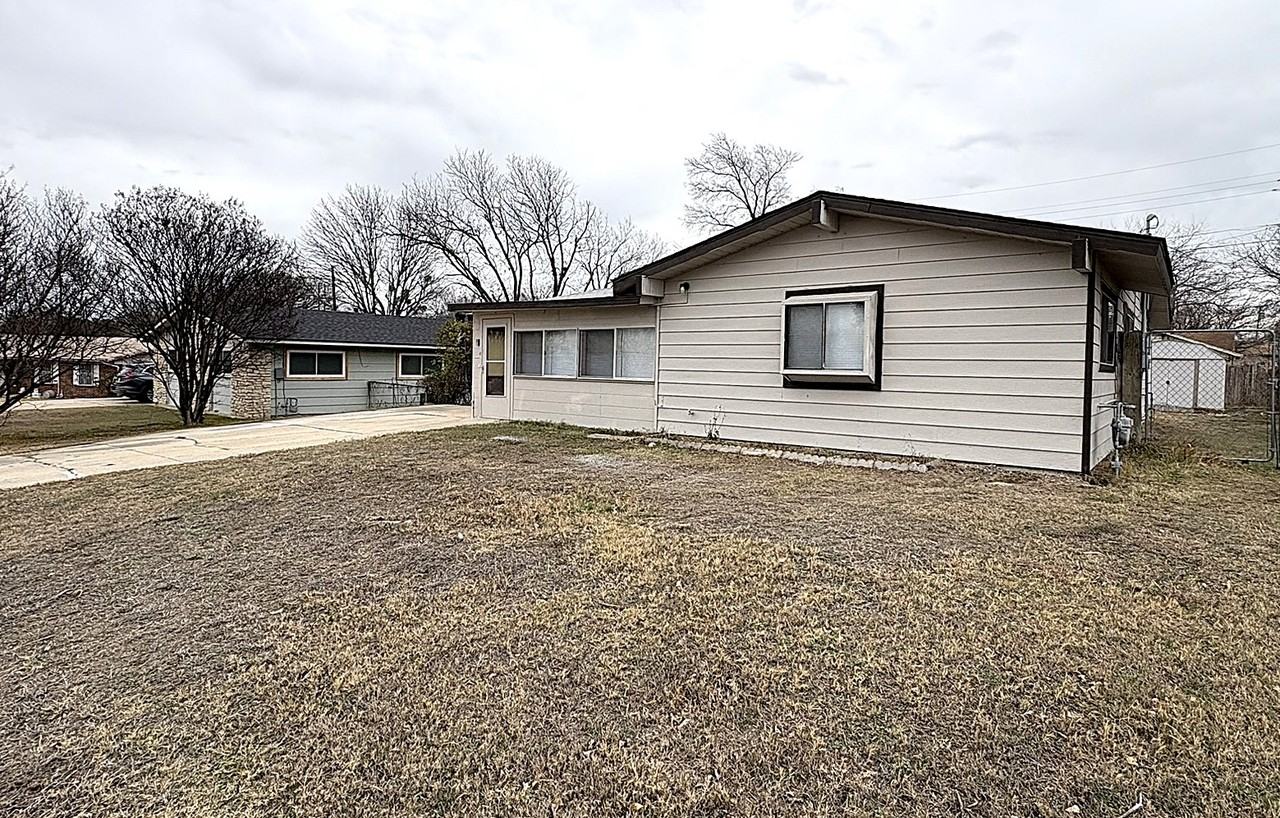 1313 Elia St - Photo 2 of 20