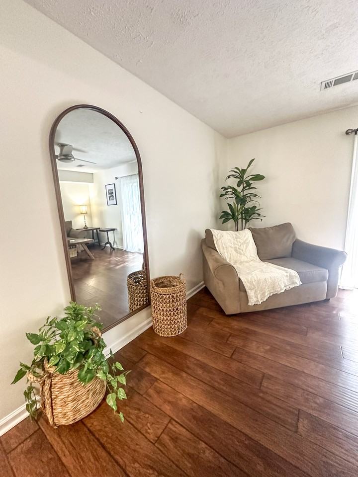 1659 York Dr - Photo 2 of 30