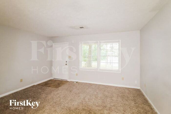 136 Longstreet Cir - Photo 3 of 16