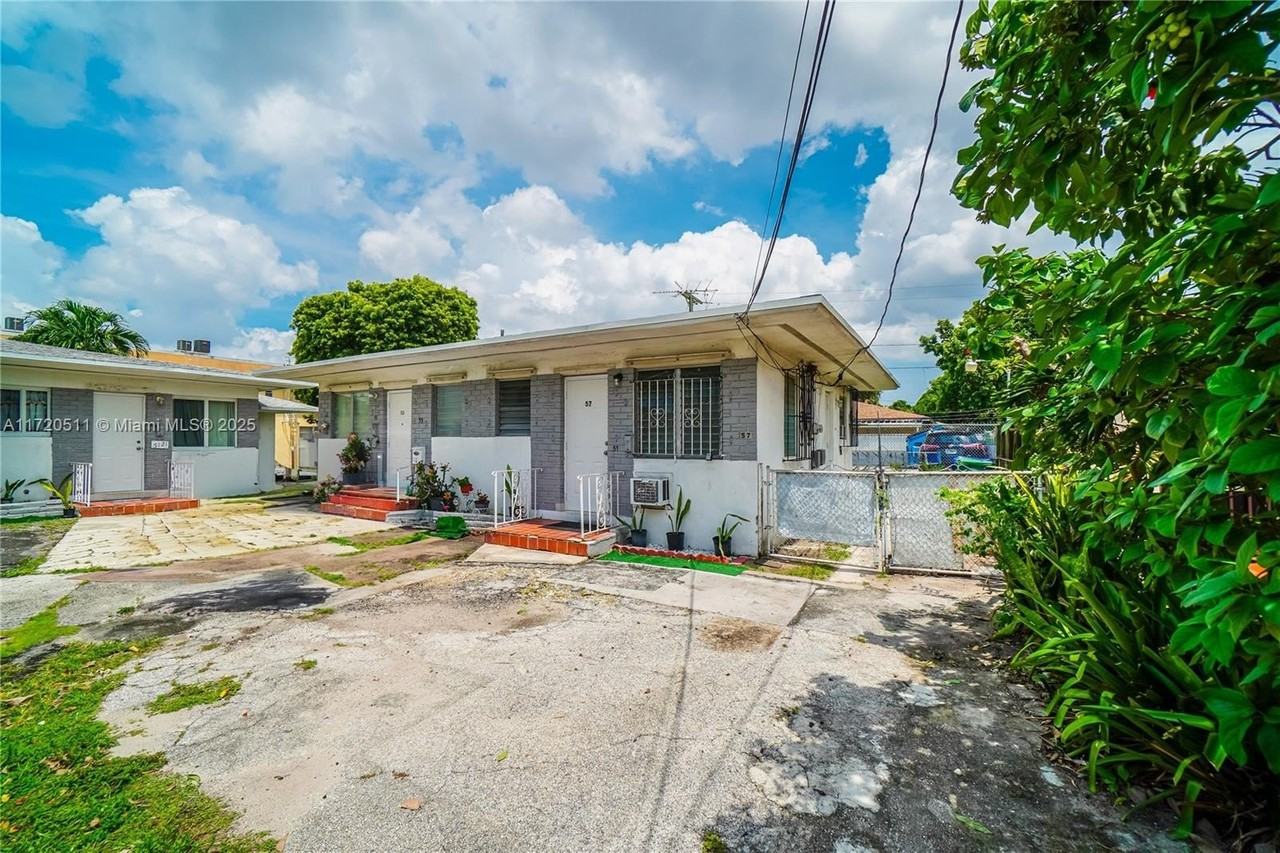 57 Sw 51st Ct #4 - Photo 4 of 16