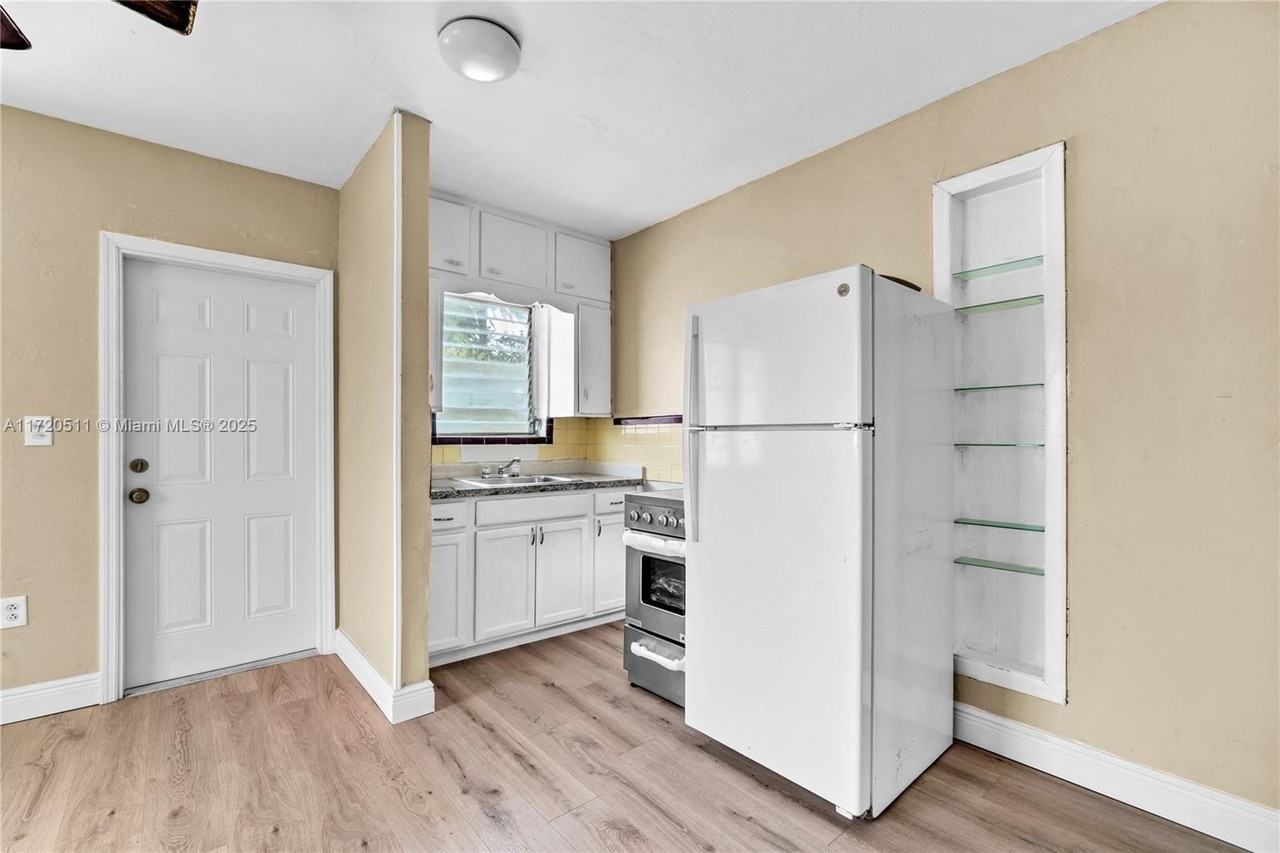 57 Sw 51st Ct #4 - Photo 7 of 16