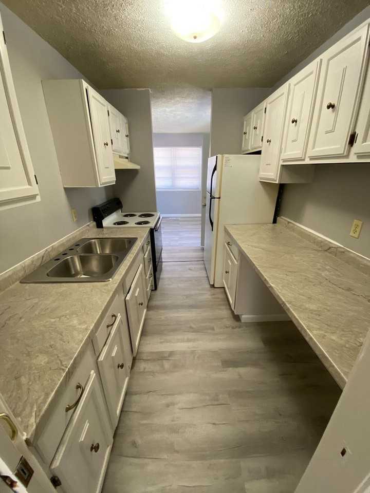 1323 Sylvan St - Photo 2 of 4