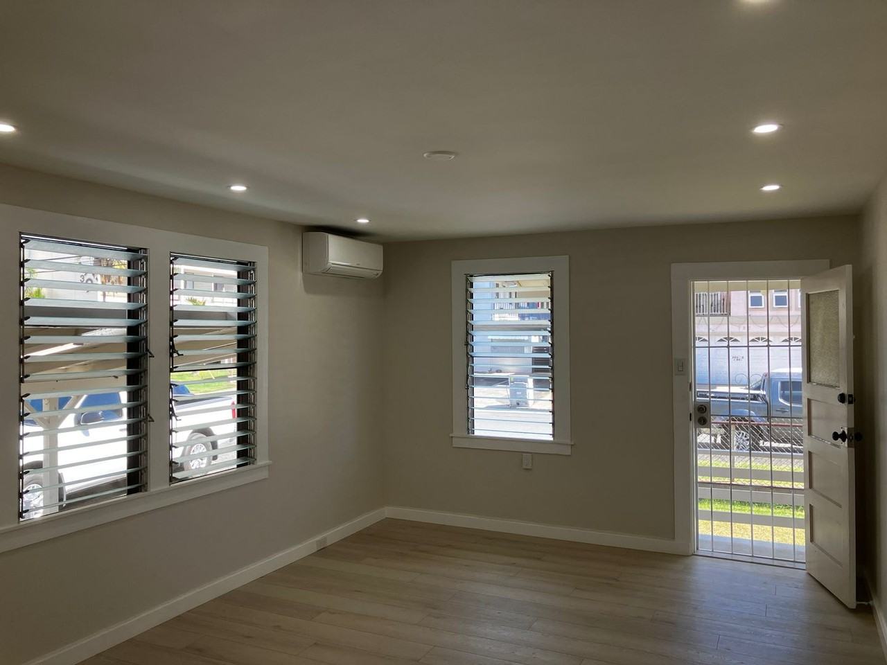 726 Hausten St - Photo 2 of 17