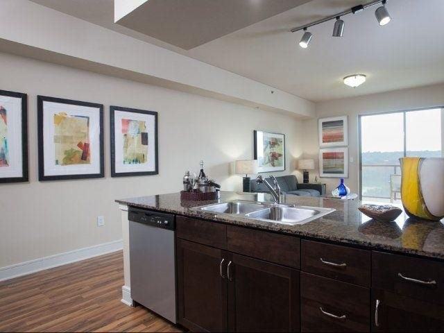 47 Rainey St - Photo 7 of 17