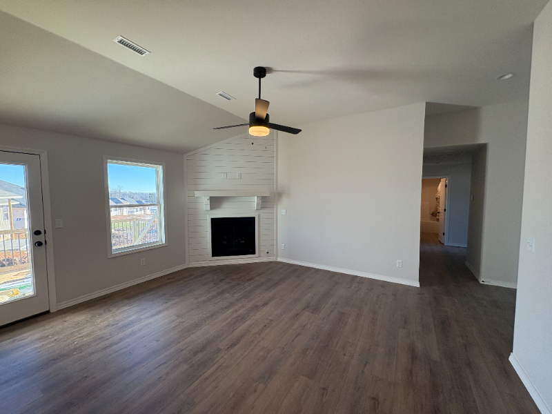 896 S Silverwood Ln - Photo 7 of 33