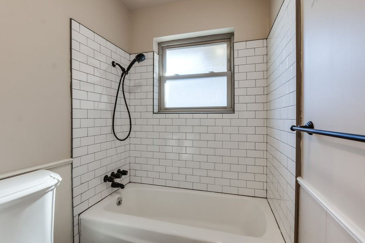 11208 Surrey Hills Blvd - Photo 6 of 16